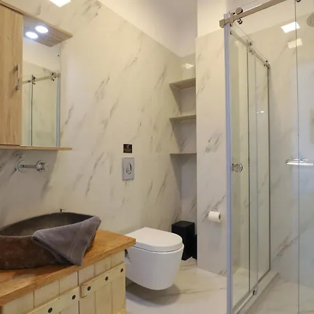 The George Lux With Jacuzzi Apartment