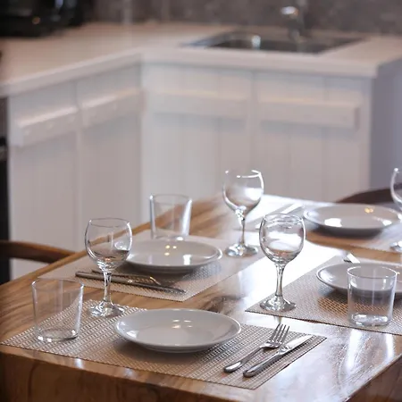 The George Lux With Jacuzzi Apartment